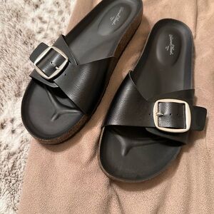 Universal Thread Black Sandals with Buckle